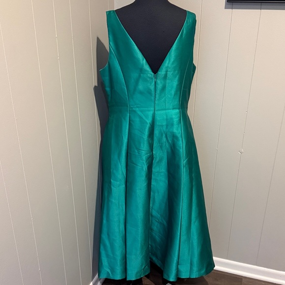 B36 Adrianna Papell Women’s Plus 16 Green Satin Sleeveless A-Line Maxi Dress - Picture 4 of 16